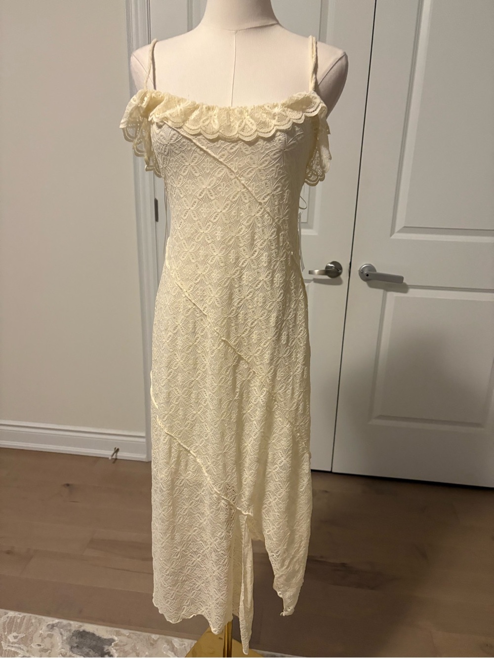 Cream Lace High-Low Slip Dress with Ruffle Detail - Picture 3 of 6